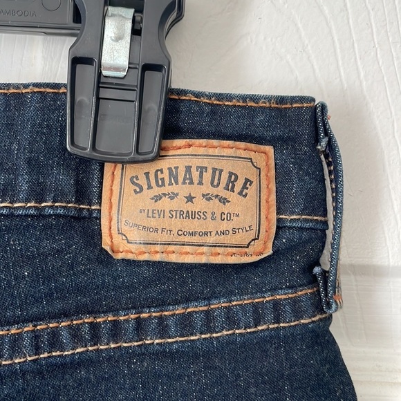 Signature Levi Strauss dark Wash at waist boot cut flare leg misses 12 short - Picture 11 of 16
